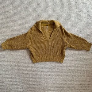 BARELY WORN COMFY FREE PEOPLE SWEATER